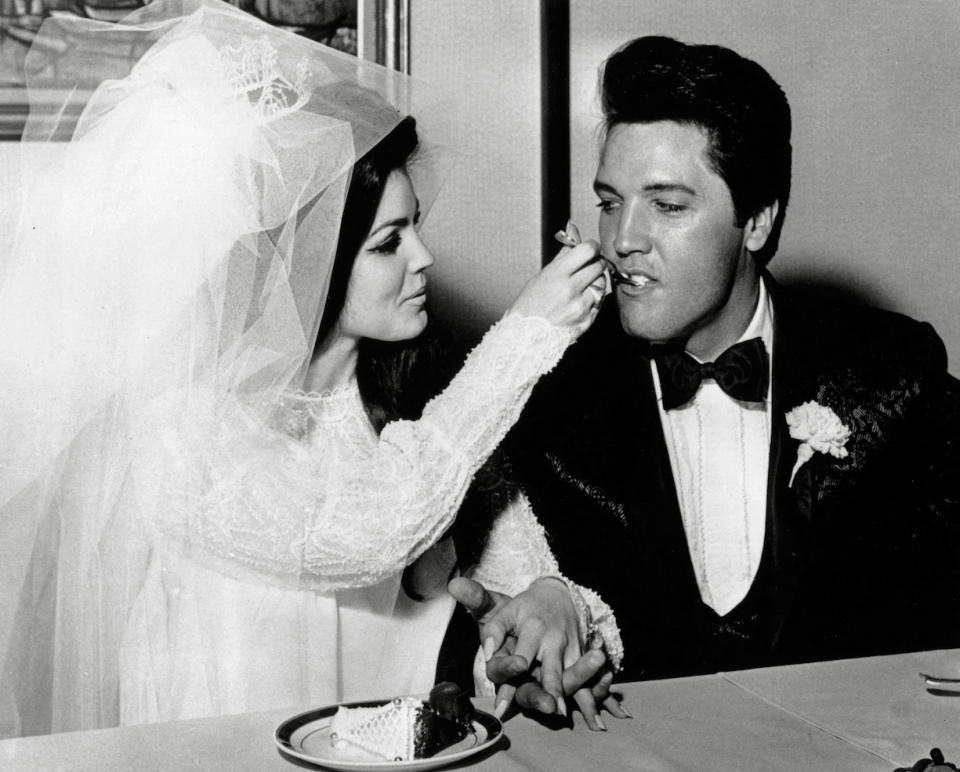 Priscilla et Elvis Presley durant leur mariage à Las Vegas en 1967