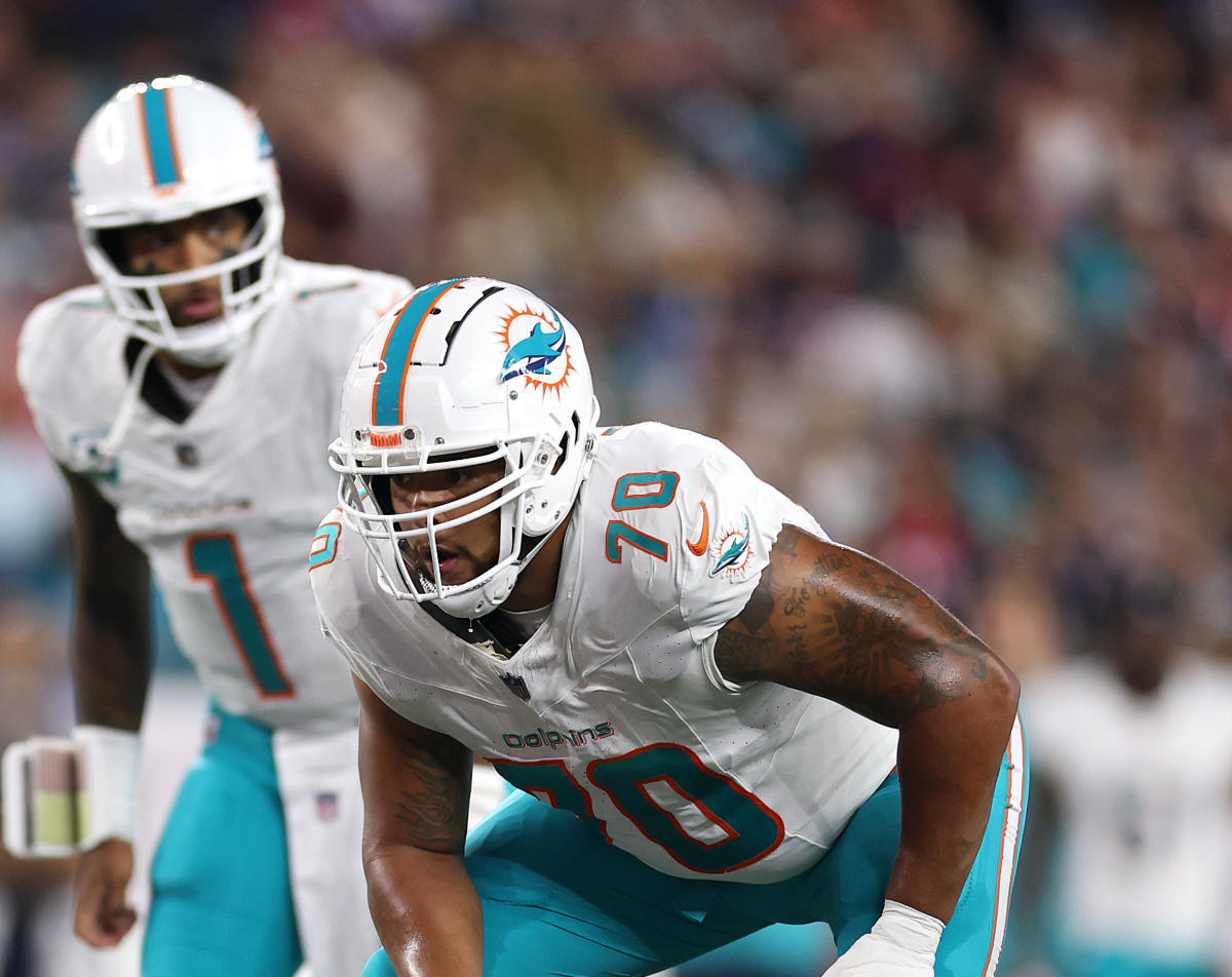 Dolphins reportedly bringing back OL Kendall Lamm on 1-year deal - Yahoo  Sports