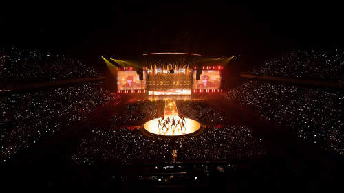 The white glow from the Wannables' light sticks filled the entire arena throughout the concert.