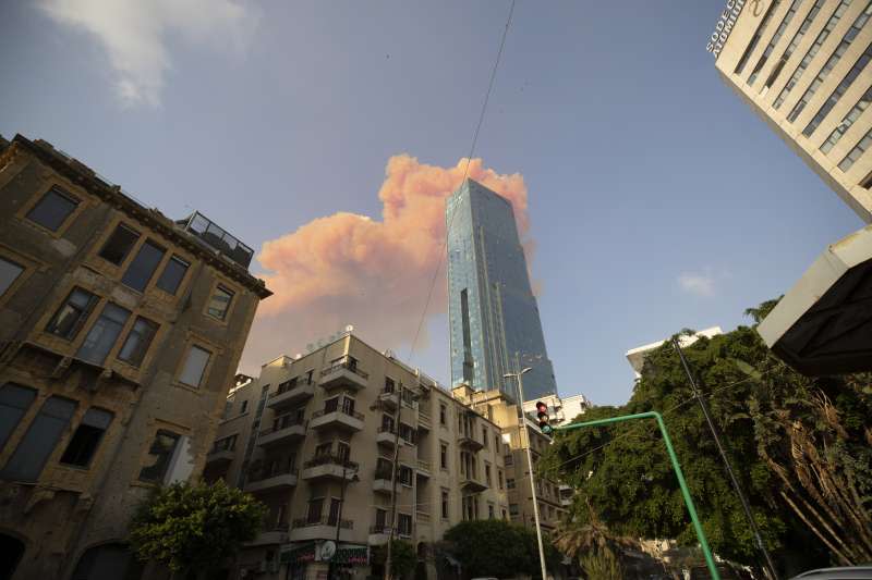 2020年8月4日，黎巴嫩首都貝魯特發生大爆炸，造成慘重死傷（AP）