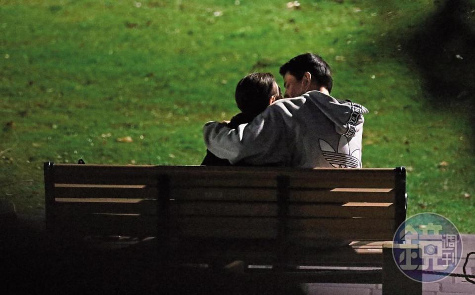 3/25　19：20　林柏叡跟王淨的約會方式非常經濟，選的是公園的長凳。