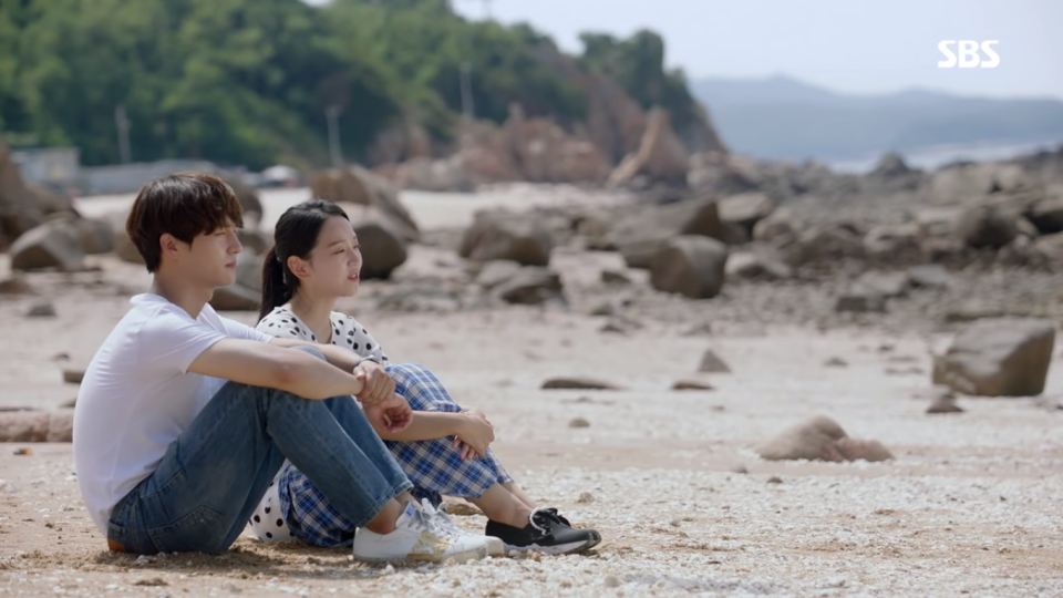 因亞運會今晚停播一次，但明日照常播出哦～！先看一下甜甜的劇照，補一下今晚的空缺吧…。（梁世宗總是對著申惠善姨母笑，而我總是對著梁世宗姨母笑～）