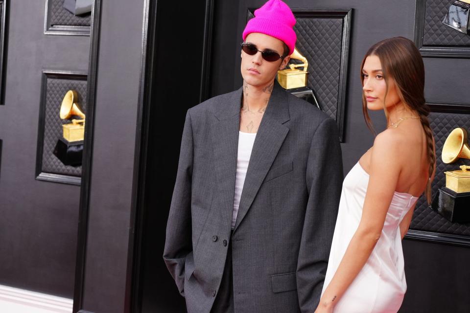 <p>Hailey Bieber brought the clean girl aesthetic to the red carpet with her super simple loose plait.</p>