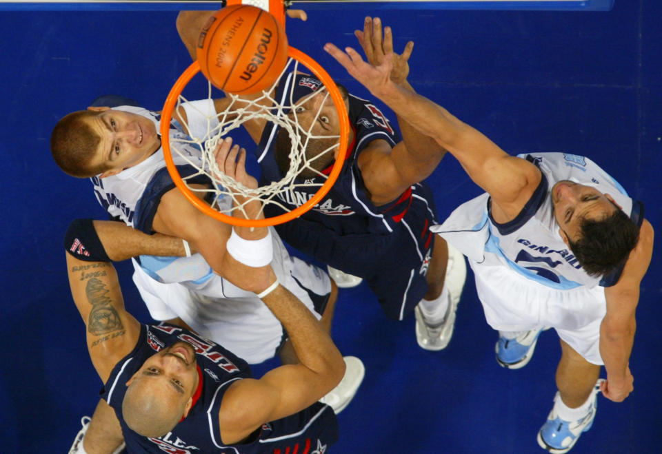 Manu Ginobili（圖右）領阿根廷在四強賽翻了美國隊。（REUTERS/Adrees Latif  MB/AA）