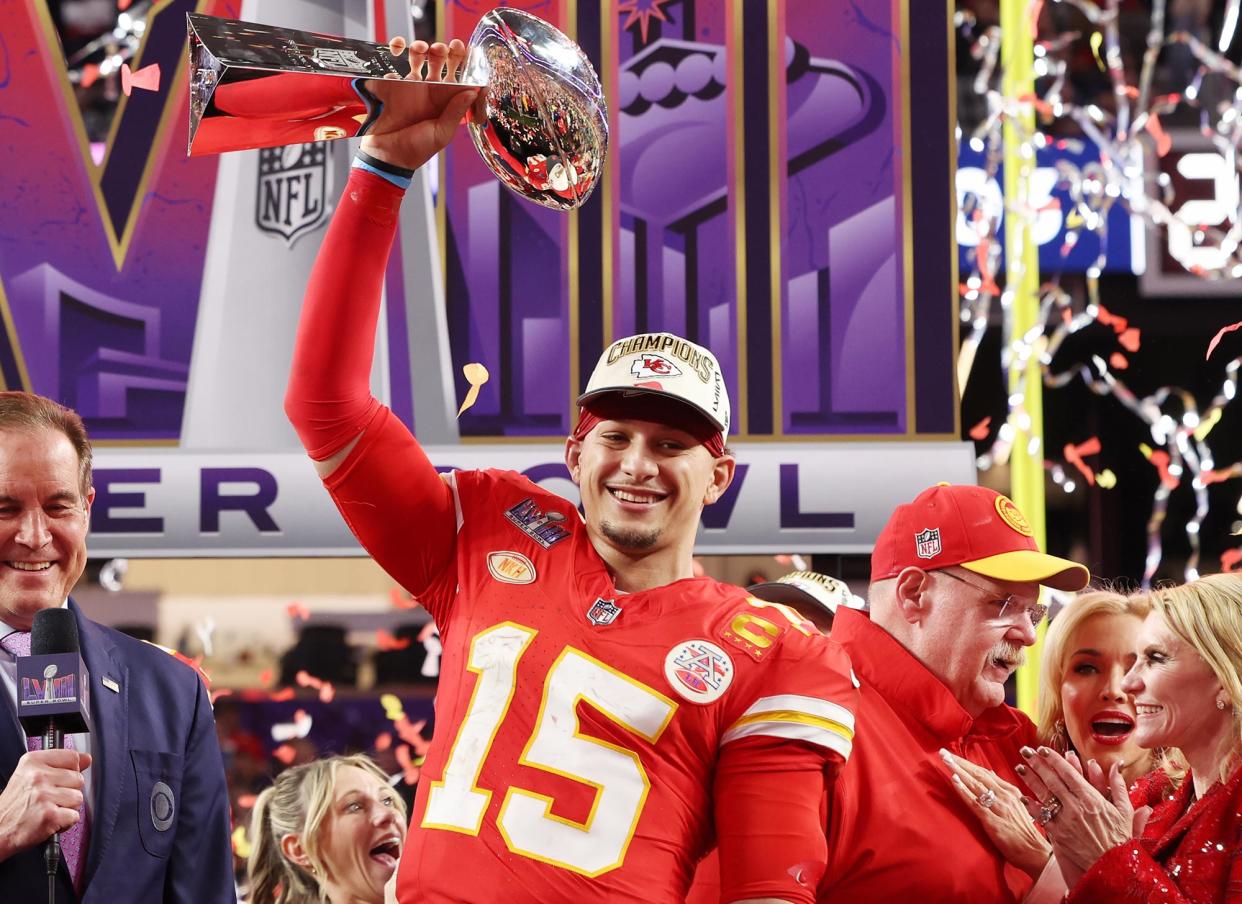 Hallmark Teams Up With Kansas City Chiefs for ‘Holiday Touchdown: A ...