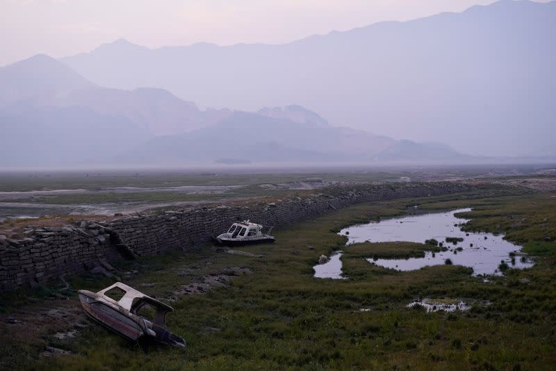 The Wider Image: Fishermen cry foul as China bids to fix drought-hit lake