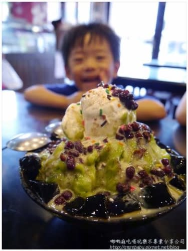 平鎮山仔頂CP值高！創意雪花冰和外酥內Q的雞蛋仔~喝涼水冰舖