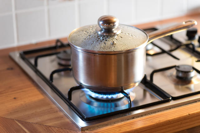 Gas stove cooking routinely generates unsafe levels of indoor air