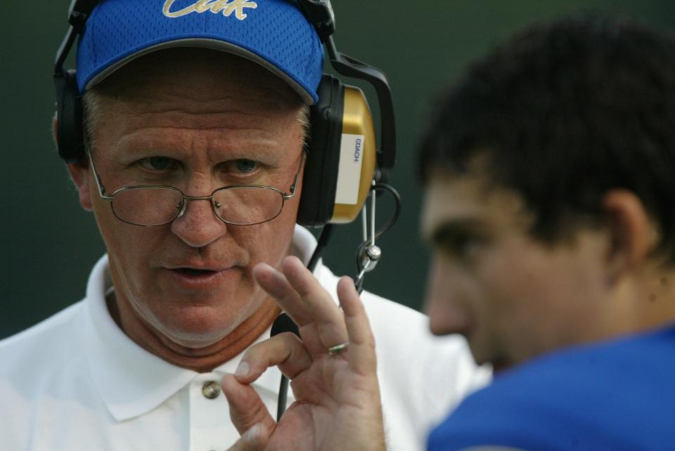 CAK  coach Bill Young instructs quarterback Richard Harb in 1998..