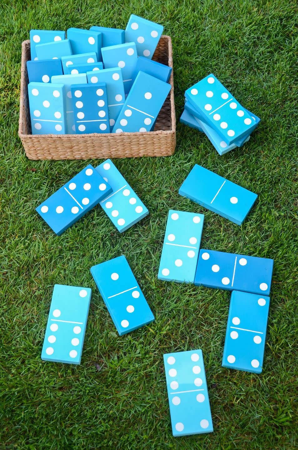 DIY Lawn Dominoes