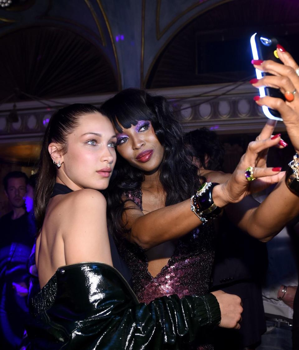 105 Ridiculous Photos of Celebrities Taking Selfies