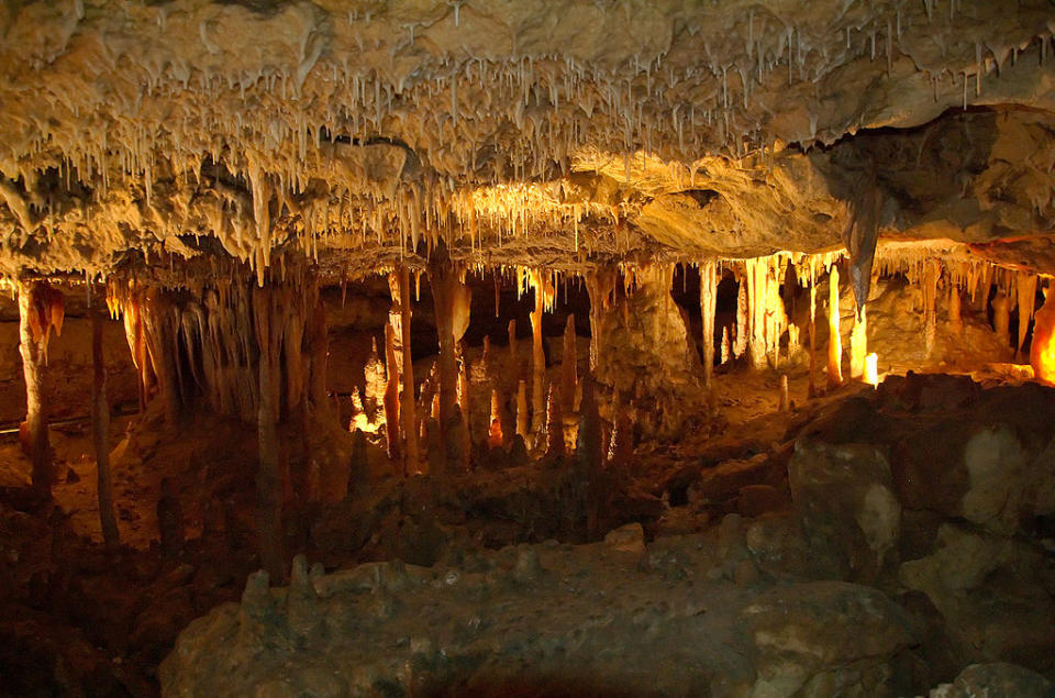 納拉寇特洞穴 (Photo by Kevin, License: CC BY-SA 3.0, Wikimedia Commons提供)