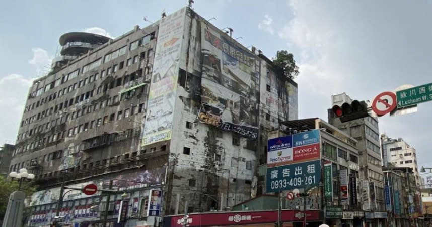 台中市知名鬼屋「千越大樓」傳出21歲女子墜樓，送醫搶救中。（圖／報系資料照）