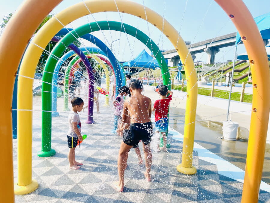 圖／海世界水樂園有5種不同體驗玩法，增加親子互動的樂趣！（圖／新北市政府高灘地工程管理處提供）