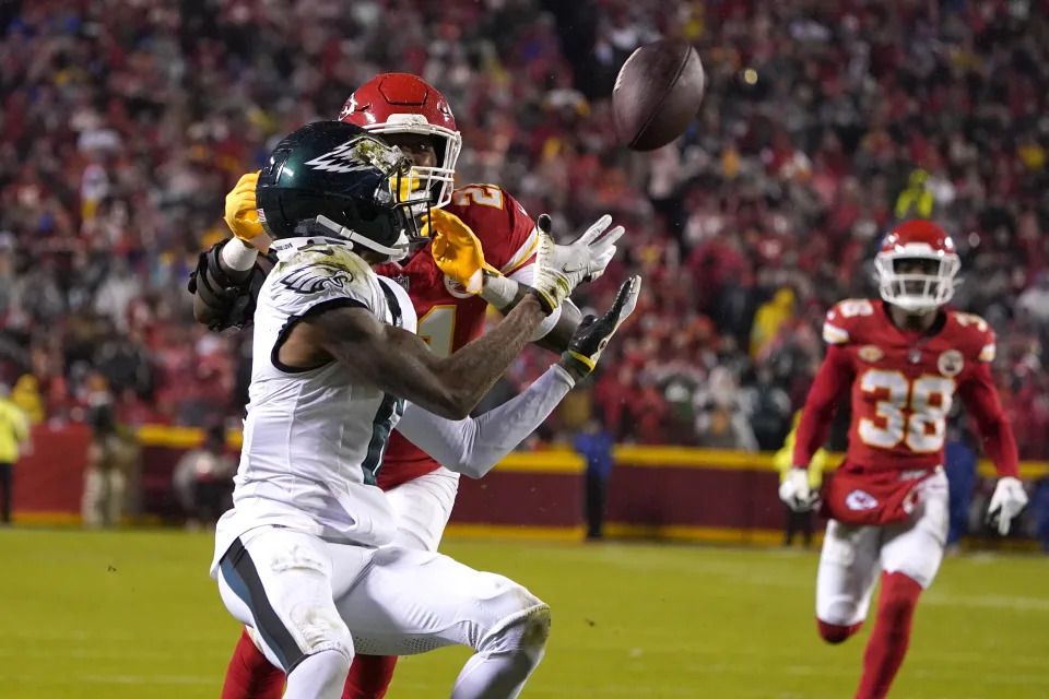 DeVonta Smith's late catch at the one-yard line set the Eagles up for victory. (AP Photo/Ed Zurga)