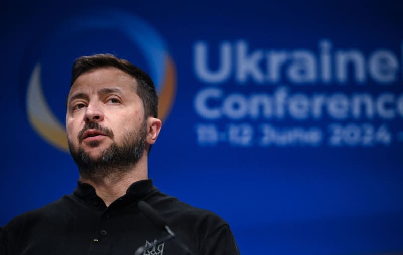 Volodymyr Zelensky, President of Ukraine, speaks at a press conference at the Ukraine Conference.  The International Reconstruction Conference for Ukraine will take place in Berlin on June 11 and 12.  Britta Pedersen/dpa