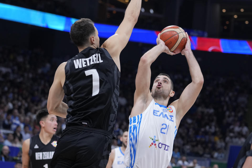 Greece forward Ioannis Papapetrou (21) shoots over New Zealand forward Yannick Wetzell (7) during the second half of a Basketball World Cup group C match in Manila, Philippines Wednesday, Aug. 30, 2023. (AP Photo/Michael Conroy)