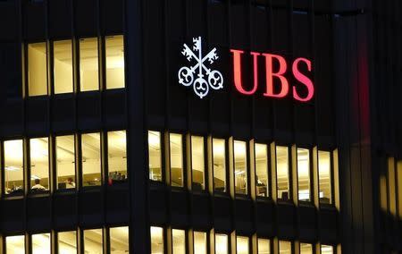 The logo of Swiss bank UBS is seen on a building in Zurich November 12, 2014. REUTERS/Arnd Wiegmann