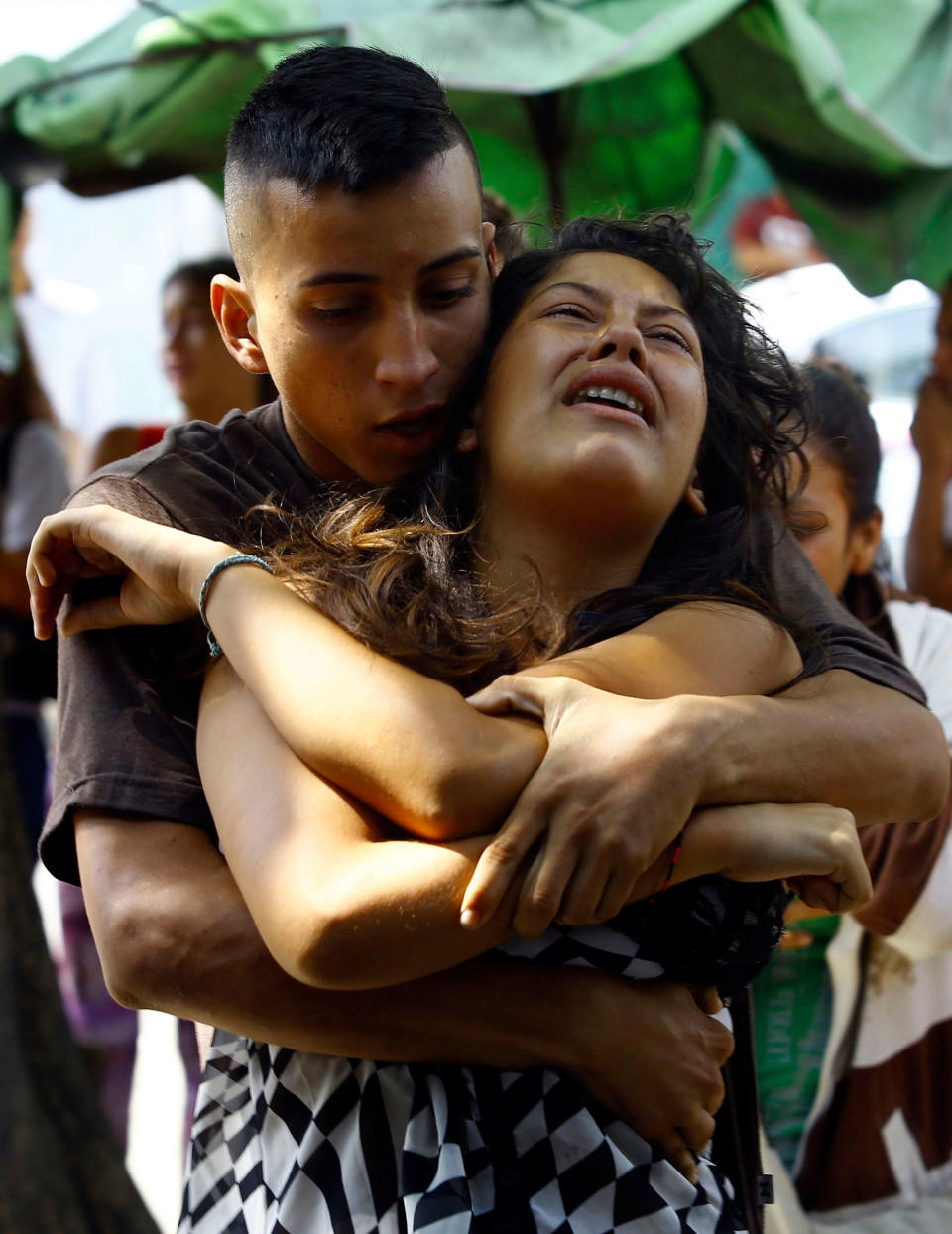 <p>A relative of a prisoner is comforted while waiting to hear news about the fate of the detained prisoners at a police station where a riot broke out, in Valencia, Venezuela, Wednesday, March 28, 2018. In a state police station housing more than one hundred prisoners, a riot culminated in a fire, requiring authorities to open a hole in a wall to rescue the inmates. (Photo: Juan Carlos Hernandez/AP) </p>