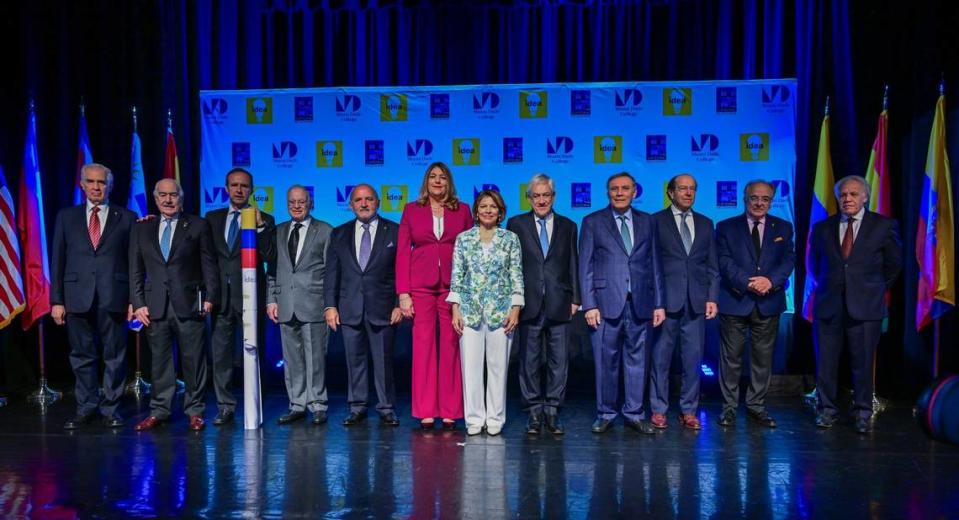 Lo líderes que participaron en el Octavo Diálogo Presidencial este martes 7 de noviembre en el MDC: Diego Valdes, Andrés Pastrana, Jorge Tuto Quiroga, Miguel Ángel Rodríguez, Dr. Nelson J. Mezerhane, Madeline Pumariega, Laura Chinchilla, Sebastián Piñera, Jamil Mahuad, Osvaldo Hurtado, Dr. Asdrúbal Aguiar y Luis Almagro.