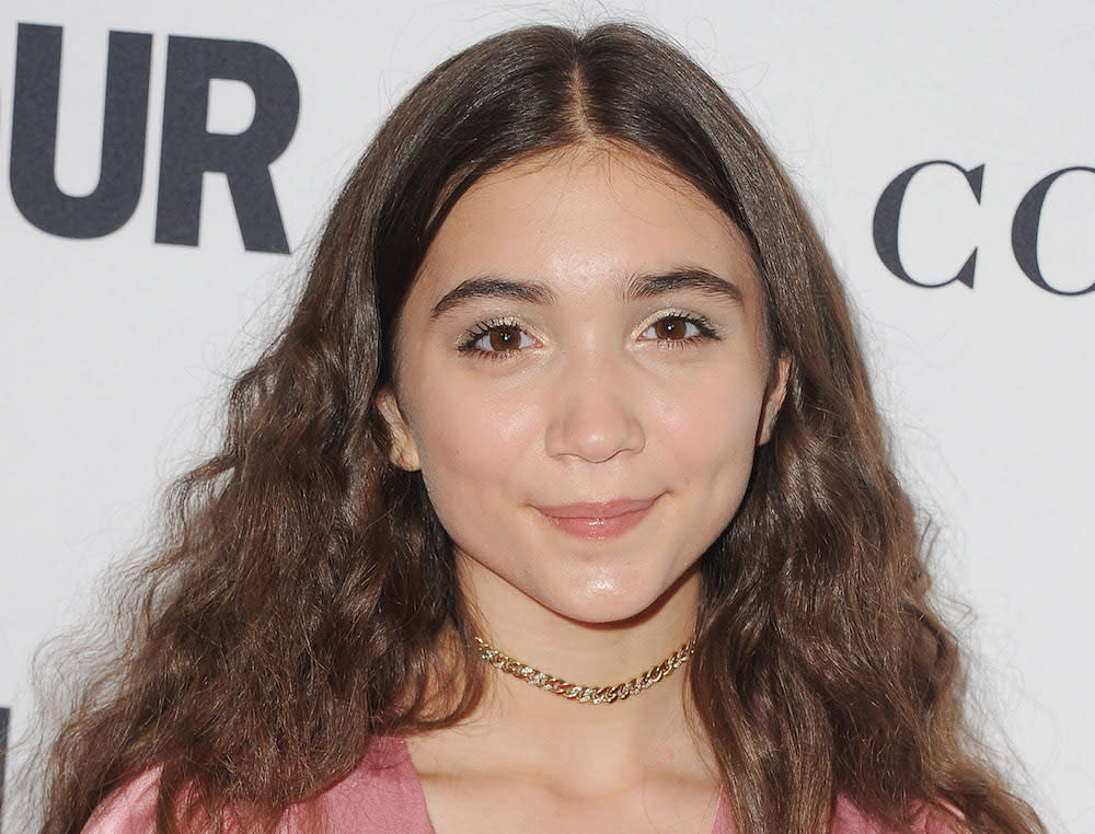 Rowan Blanchard hilariously pretends to be a beauty vlogger with this ~interesting~ makeup look