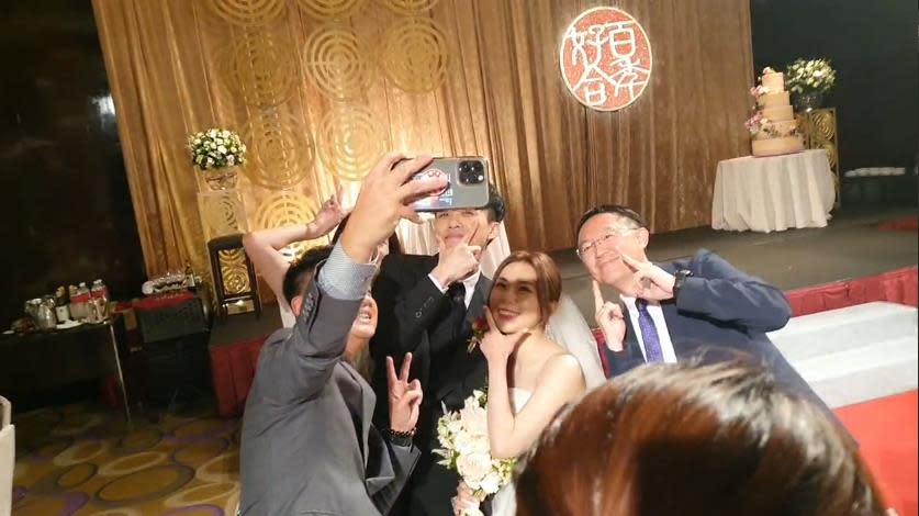 快新聞／《台灣向前行》主持人張孟琦結婚了！民視促成姻緣　藍綠民代皆到場祝賀　