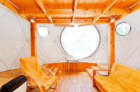 <p>Each dome has a cozy living room on the first floor <br> (Airbnb) </p>