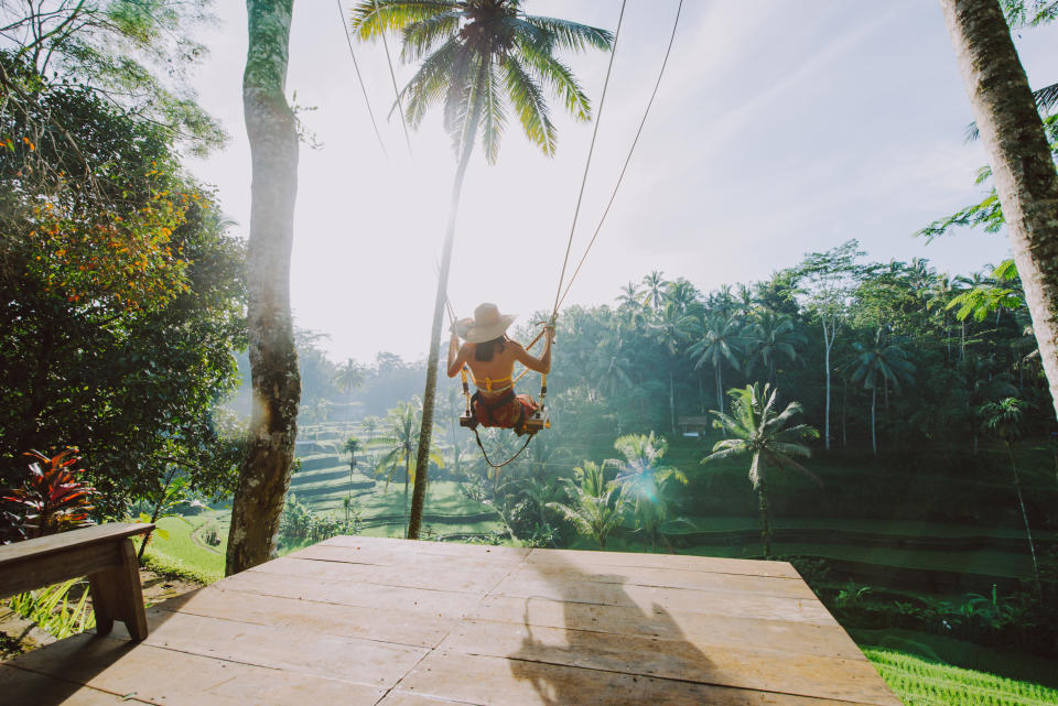 Très très loin devant toutes les autres, Bali est l'île mise la plus souvent en avant sur Instagram. Ses paysages volcaniques, ses récifs coralliens et sa nature verdoyante attirent chaque année des millions de curieux. <a href="https://www.liberation.fr/planete/2019/08/22/comment-instagram-a-transforme-bali-en-quasi-parc-d-attractions-pour-touristes_1746626" rel="nofollow noopener" target="_blank" data-ylk="slk:Un tourisme de masse;elm:context_link;itc:0;sec:content-canvas" class="link ">Un tourisme de masse</a> qui tend la situation entre locaux et touristes depuis plusieurs années.