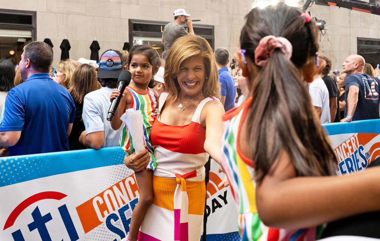 Hoda with daughter Hope on the Plaza. (Nathan Congleton / TODAY)