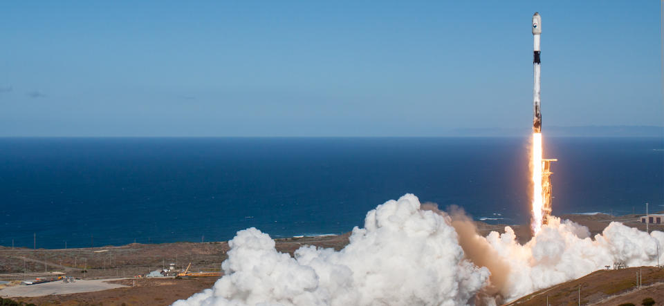 美國太空探索科技公司（SpaceX）獵鷹9號（Falcon 9）火箭1日在加州范登堡太空基地升空，將南韓首顆偵察衛星送入軌道。（圖取自SpaceX X）