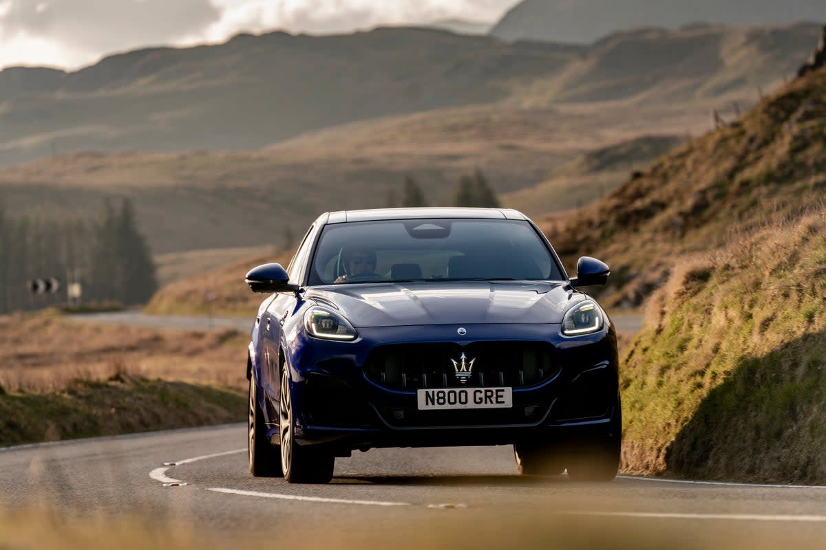 Zoom with a view: the car goes like the wind thanks to its Nettuno V6 engine  (Maserati)