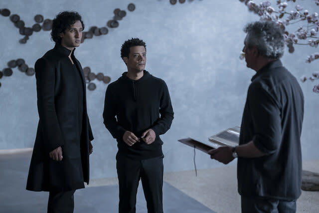 Jacob Anderson as Louis De Point Du Lac, Assad Zaman as Rashid and Eric Bogosian as Daniel Molloy in Interview with the Vampire Season 1 Episode 7