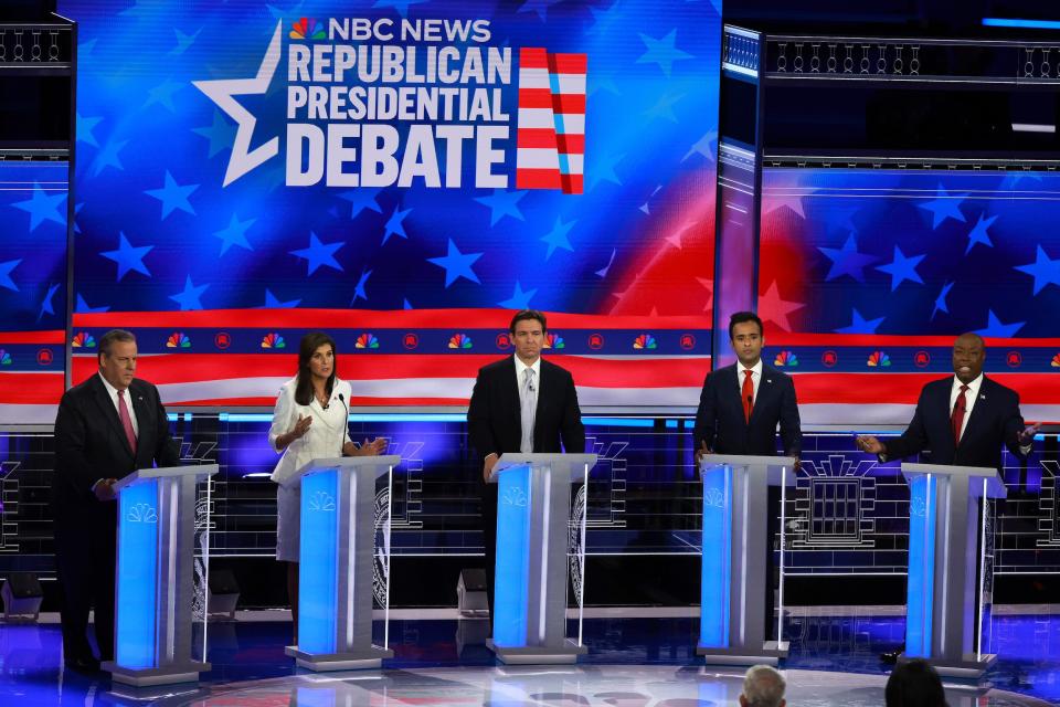 (L-R) former New Jersey Gov. Chris Christie, former U.N. Ambassador Nikki Haley, Florida Gov. Ron DeSantis, Vivek Ramaswamy and U.S. Sen. Tim Scott (R-SC) on a stage behind podiums.