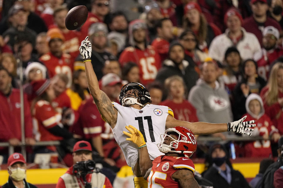 Pittsburgh Steelers wide receiver Chase Claypool (11) is unable to catch a pass as Kansas City Chiefs cornerback Charvarius Ward defends during the second half of an NFL football game Sunday, Dec. 26, 2021, in Kansas City, Mo. (AP Photo/Charlie Riedel)