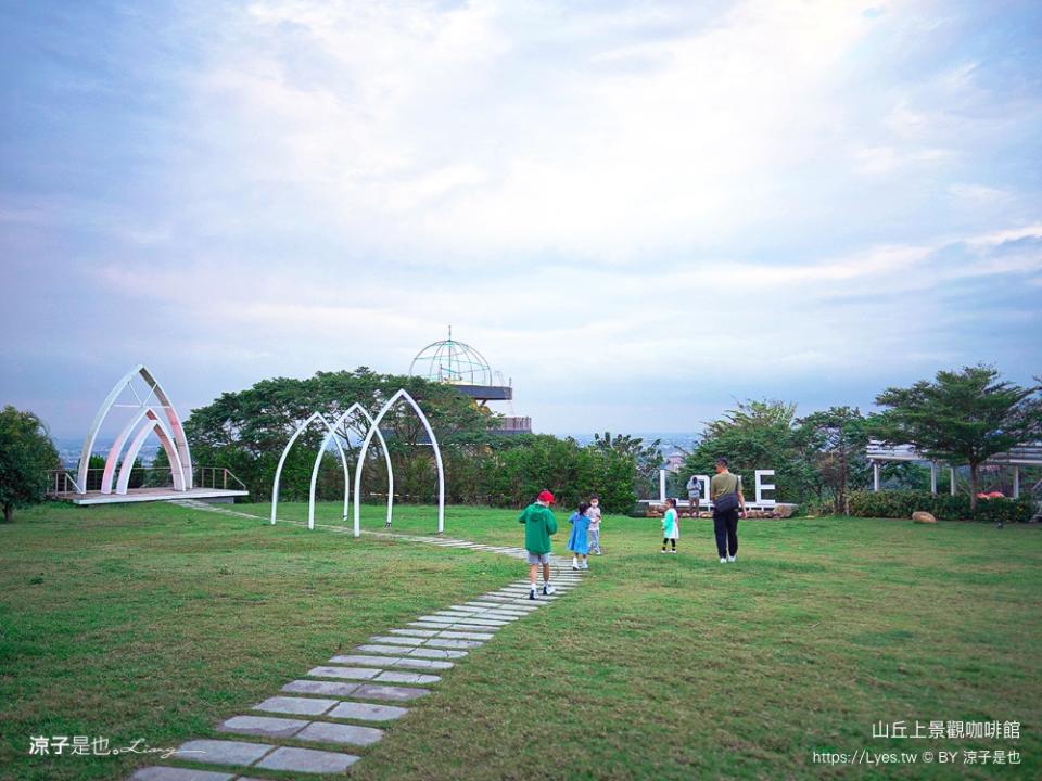 新竹湖口｜山丘上景觀咖啡館