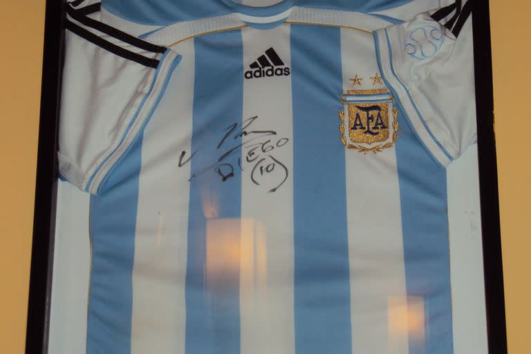 Camiseta que usó Diego Armando Maradona y que cuenta con su firma orignal