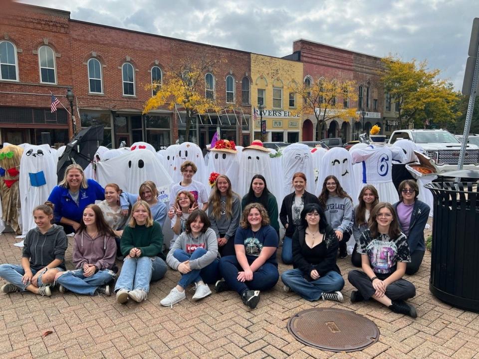 Dundee High School students created ghost sculptures and organized a spooky scavenger hunt around Dundee. Participants can follow the clues to find the ghosts.