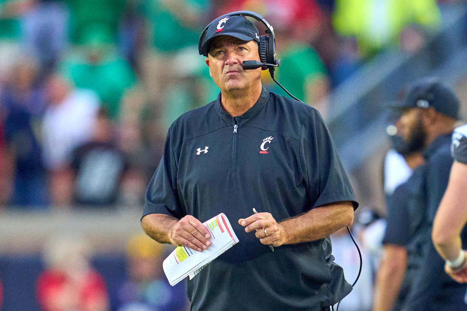 SOUTH BEND, IN - OCTOBER 02: Cincinnati Bearcats offensive coordinator Mike Denbrock looks on during a game between the Notre Dame Fighting Irish and the Cincinnati Bearcats on October 2, 2021, in South Bend, IN. (Photo by Robin Alam/Icon Sportswire via Getty Images)