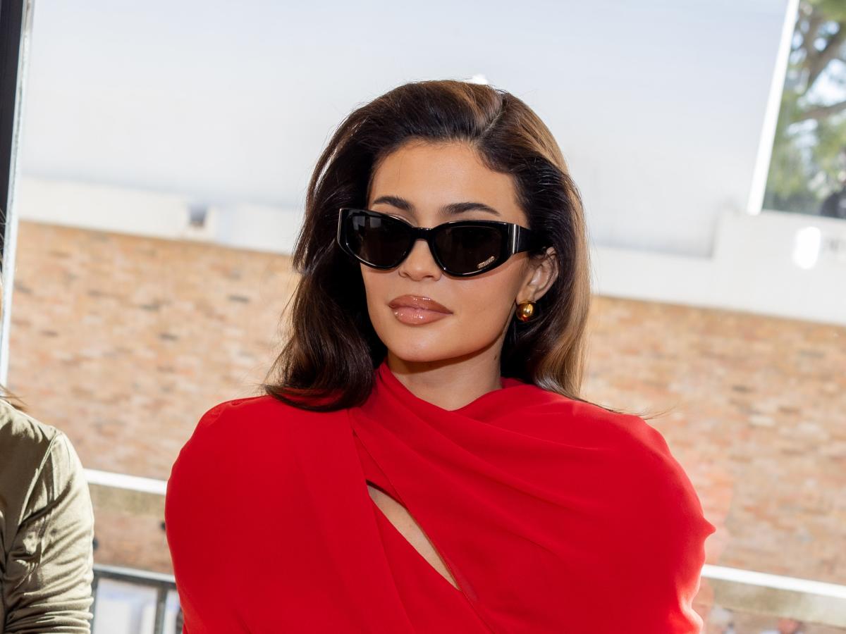 This Controversial, Kardashian-Approved Fashion Trend Is All Over TikTok -  Yahoo Sports