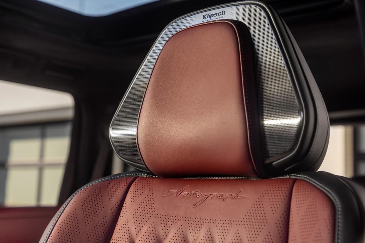 2025 infiniti qx80 interior