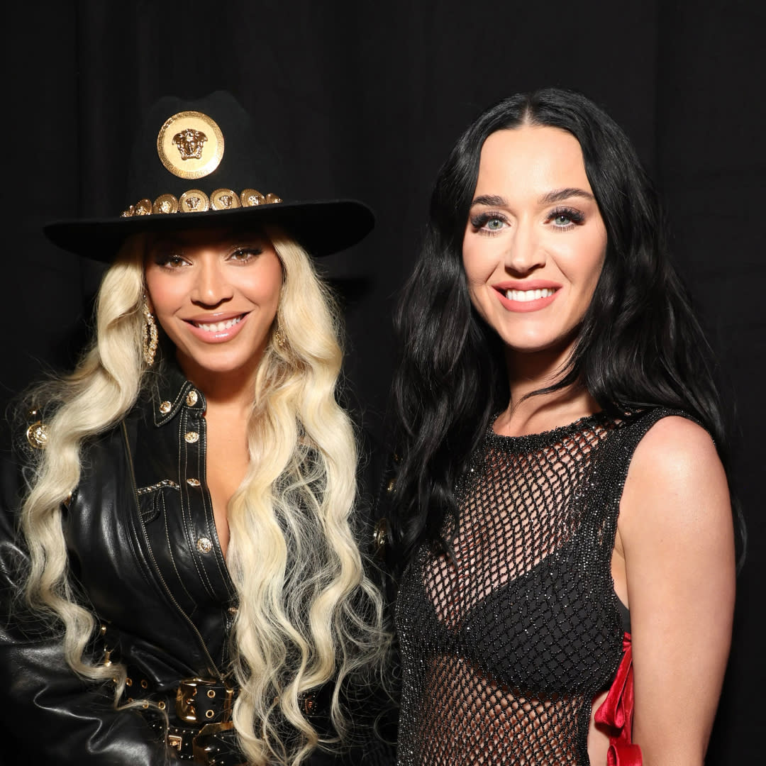  Katy Perry and Beyonce backstage at the iHeartRadio music awards. 