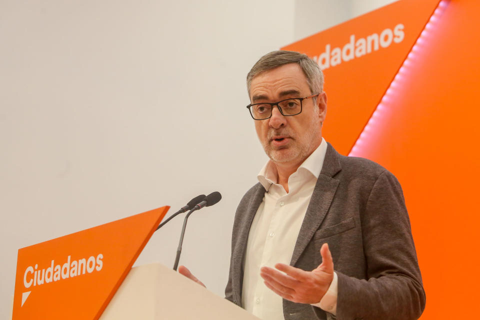 El diputado de Ciudadanos José Manuel Villegas ha declarado una vivienda y una plaza de garaje en Barcelona al 50% por las que está pagando una hipoteca de 54.000 euros (le restan 24.520). Además, ingresó 4.635 euros por un arrendamiento y tiene otro préstamo hipotecario de 309.000 euros (le quedan 209.125 por pagar). (Foto: Ricardo Rubio / Europa Press / Getty Images).