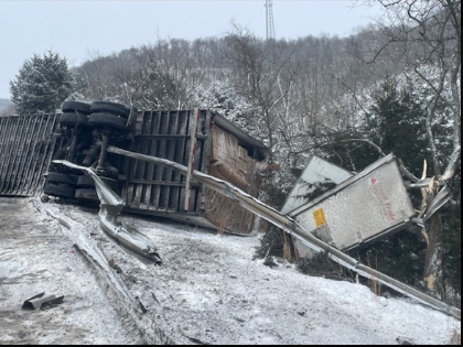 A tractor-trailer overturned on I-65 South in Sumner County following the snowfall (Courtesy: Tennessee Department of Transportation)