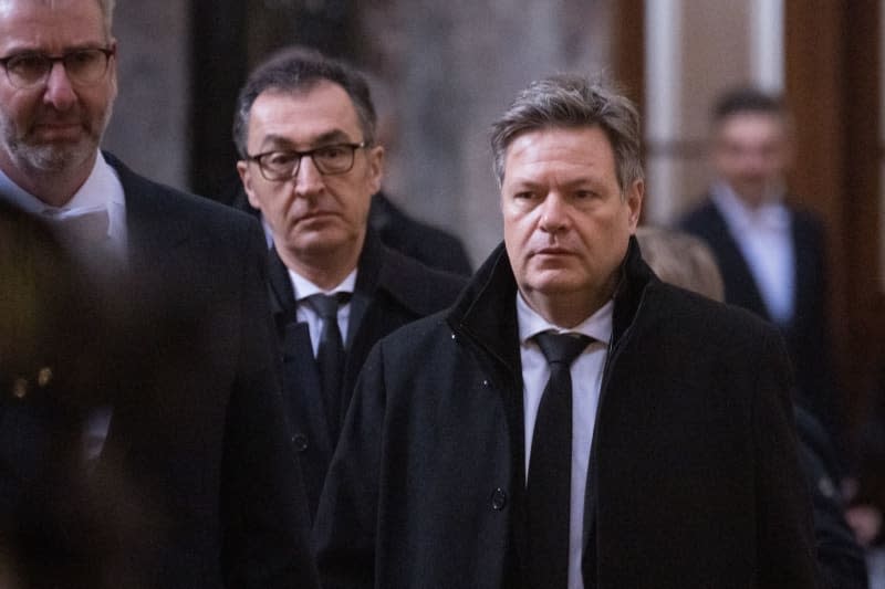 Cem Oezdemir (L), German Minister for Food and Agriculture, and Robert Habeck, German Minister for Economic Affairs and Climate Protection, walk side by side before the start of the memorial service to mark the act of mourning for former President of the German Bundestag Wolfgang Schaeuble in Berlin Cathedral. Sebastian Gollnow/dpa