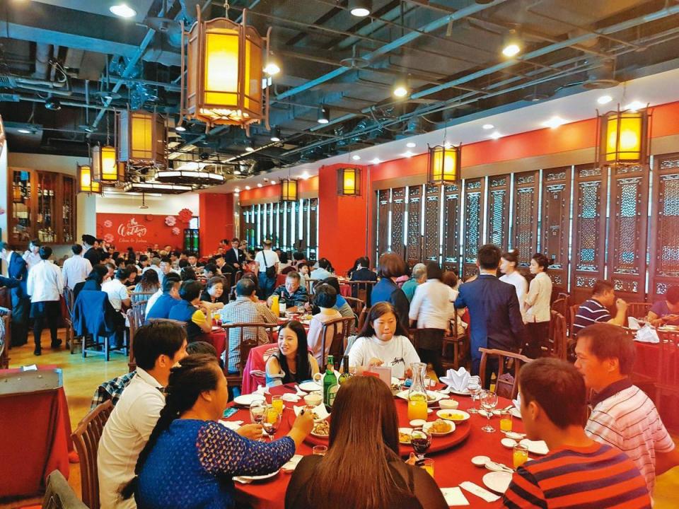 陳飛龍是業界公認的美食家，還開設「點水樓」餐廳推出各式菜系料理。（翻攝點水樓臉書）