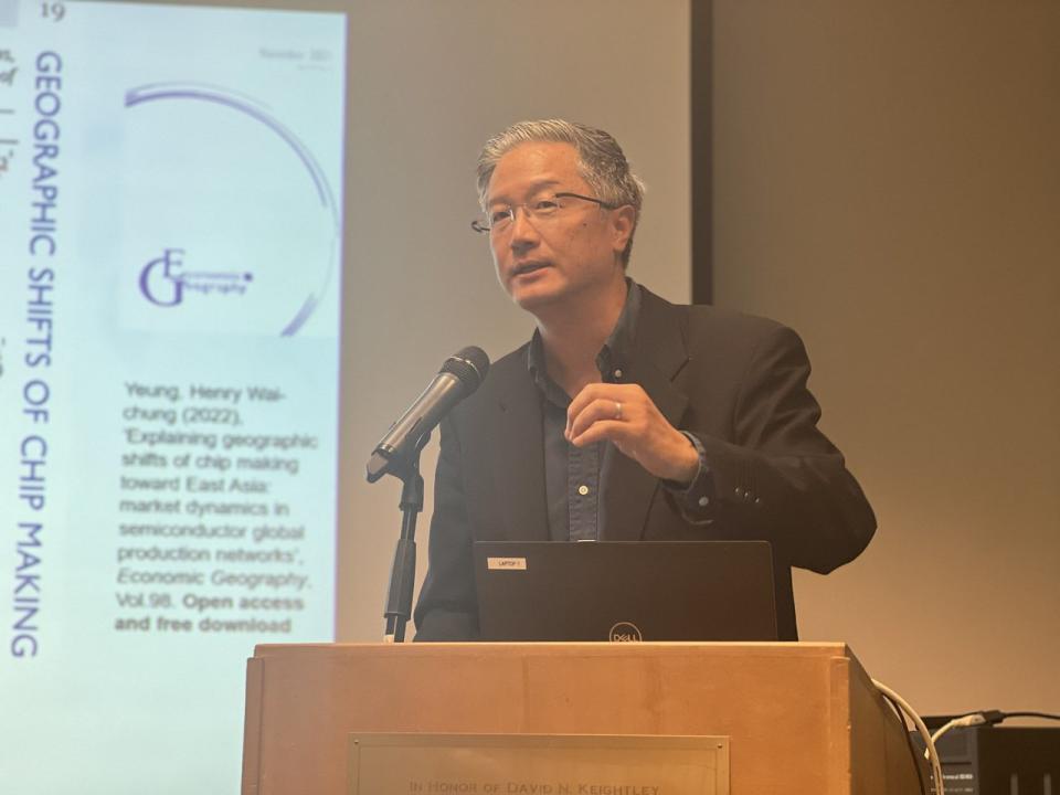 新加坡國立大學地理系特聘教授楊偉聰5月31日在柏克萊加大舉辦講座。（記者張曼琳╱攝影）