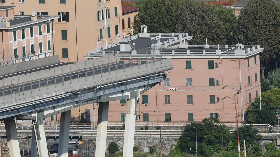 Blick auf die eingestürzte Morandi-Autobahnbrücke. 43 Menschen kamen bei dem Unglück ums Leben. Foto: Luca Zennaro/ANSA/AP