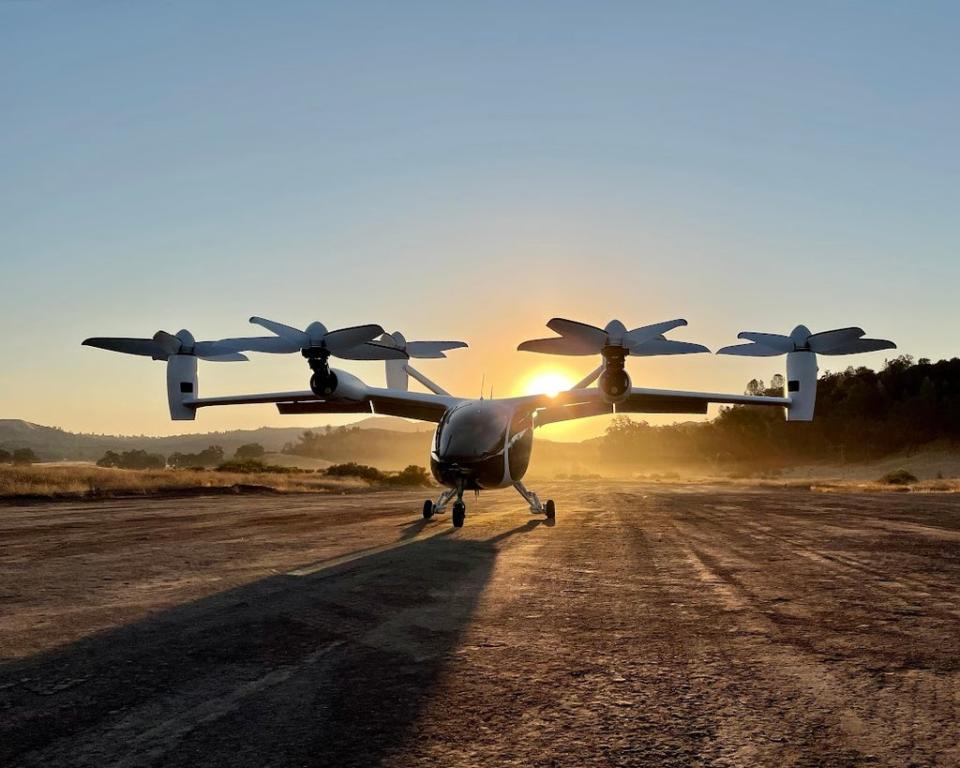 Un avión eVTOL de Joby Aviation, una empresa con sede en Santa Cruz, California, que ha creado un helicóptero de alcance medio totalmente eléctrico que planea usar para ofrecer viajes similares a Uber a pedido. (Courtesy of Joby Aviation)