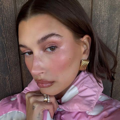 <p><a href="https://www.instagram.com/haileybieber/" data-component="link" data-source="inlineLink" data-type="externalLink" data-ordinal="1">@haileybieber</a> / instagram</p>