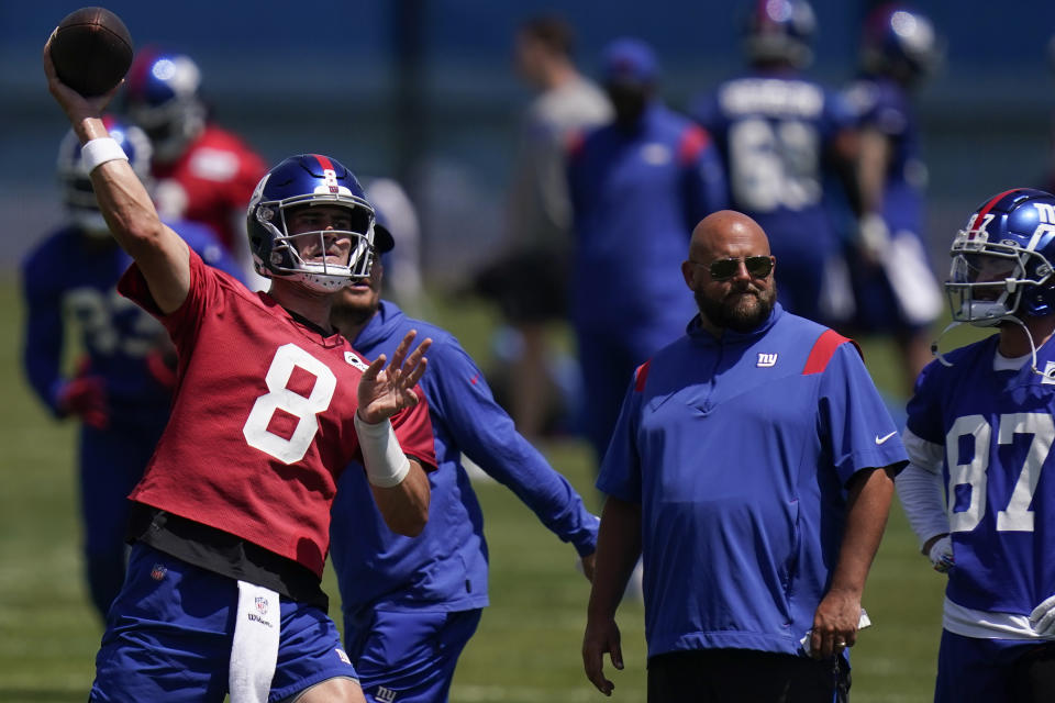 FILE - New York Giants head coach Brian Daboll, second from right, watches quarterback Daniel Jones (8), participates in a practice at the NFL football team's training facility in East Rutherford, N.J., Wednesday, June 8, 2022. Daboll needs to fix the offense and get quarterback Daniel Jones and running back Saquon Barkley going. (AP Photo/Seth Wenig, File)